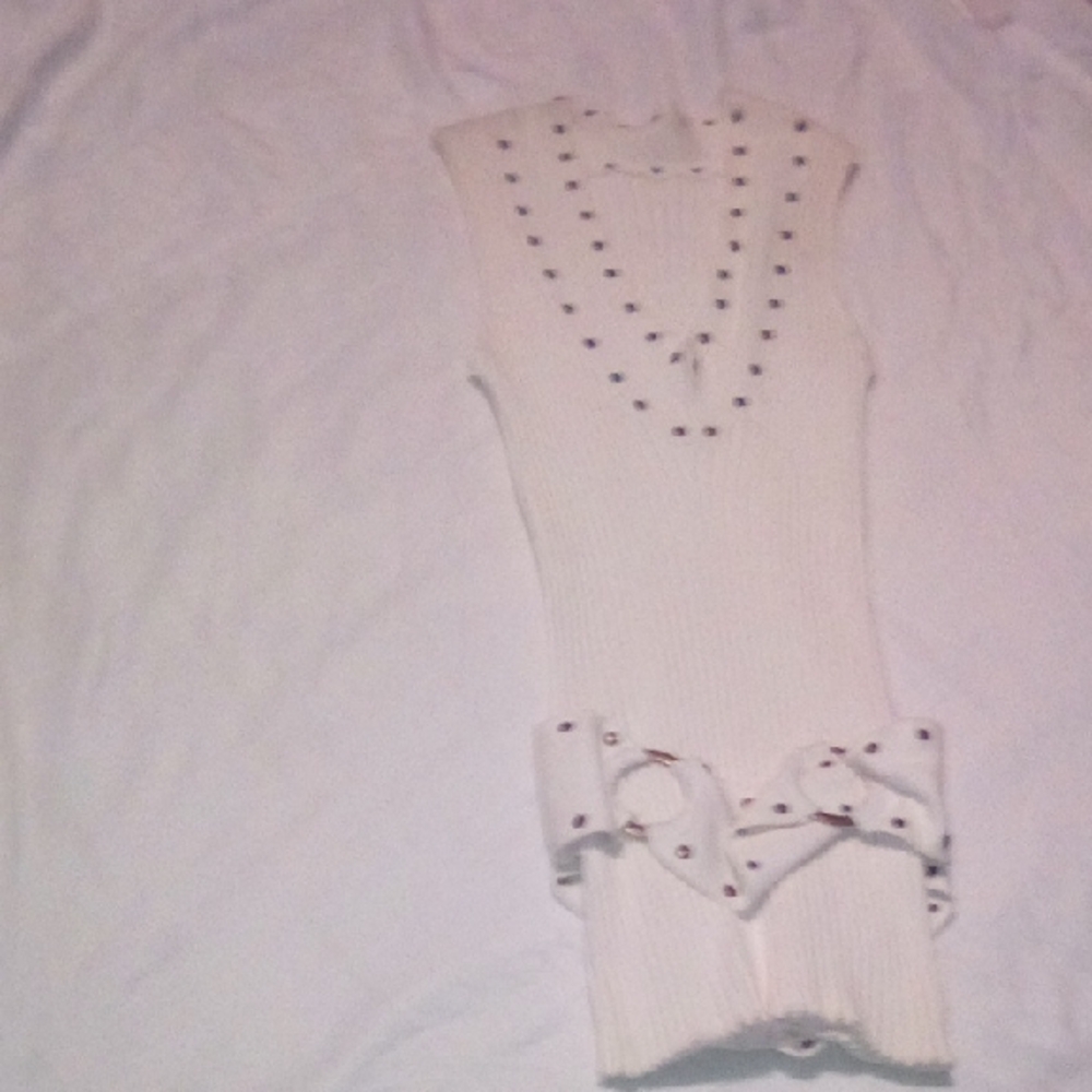 Elegant White Sleeveless Blouse